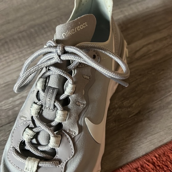 Nike react athletic shoes. Worn twice. Like new - Picture 4 of 7